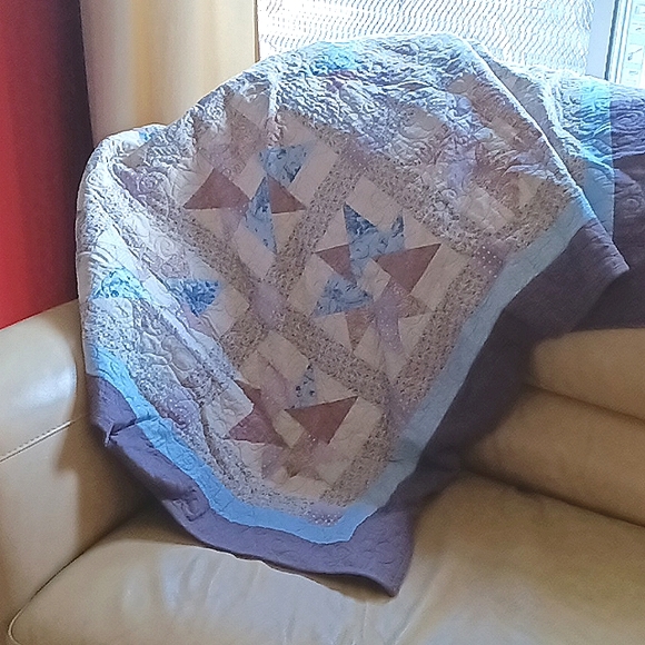 SALE Handcrafted professional quilt star design - Picture 2 of 7